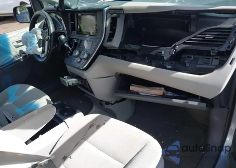 2016 Toyota Sienna Le z USA, uszkodzony, nr VIN 5TDKK3DCXGS691540